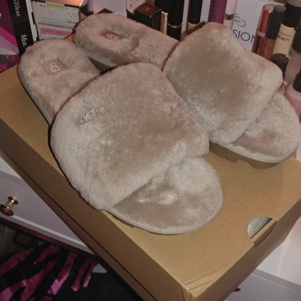 Ugg slides brand new
